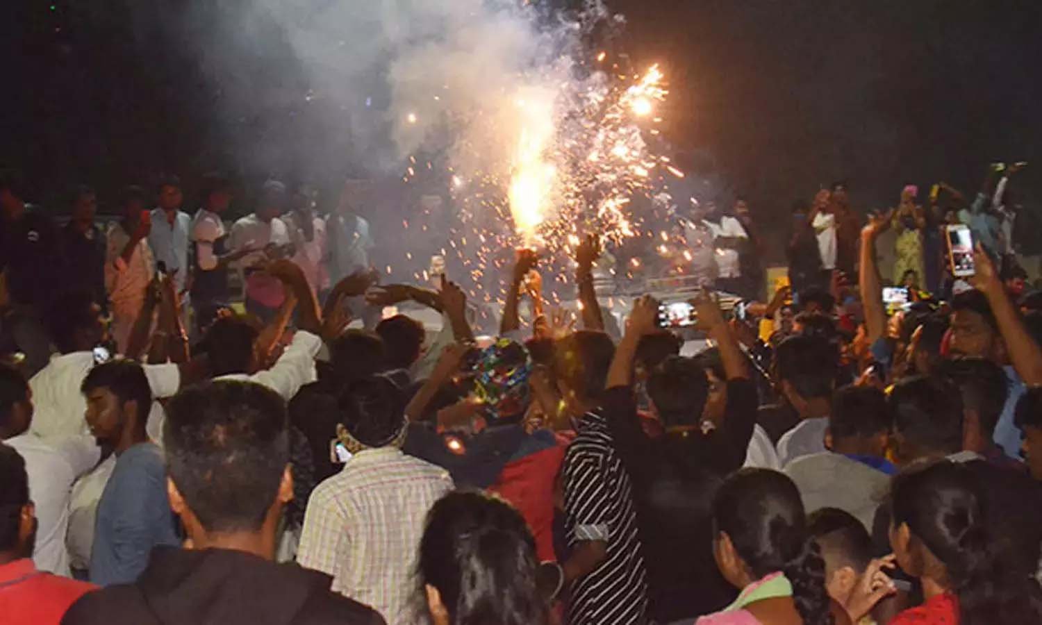 புத்தாண்டு கொண்டாட்டம்: தமிழகம் முழுவதும் பாதுகாப்பு பணியில் ஒரு லட்சம் போலீசார்